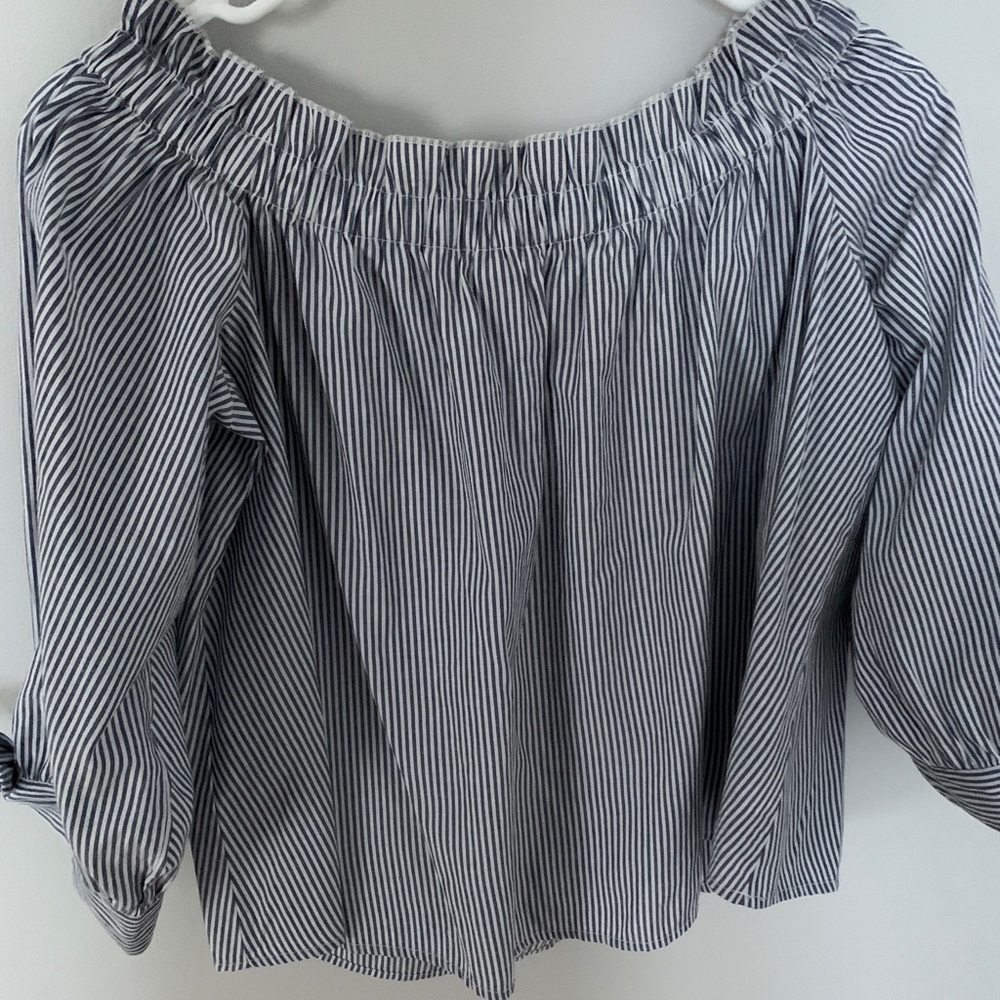 AMERICAN EAGLE: off the shoulder top